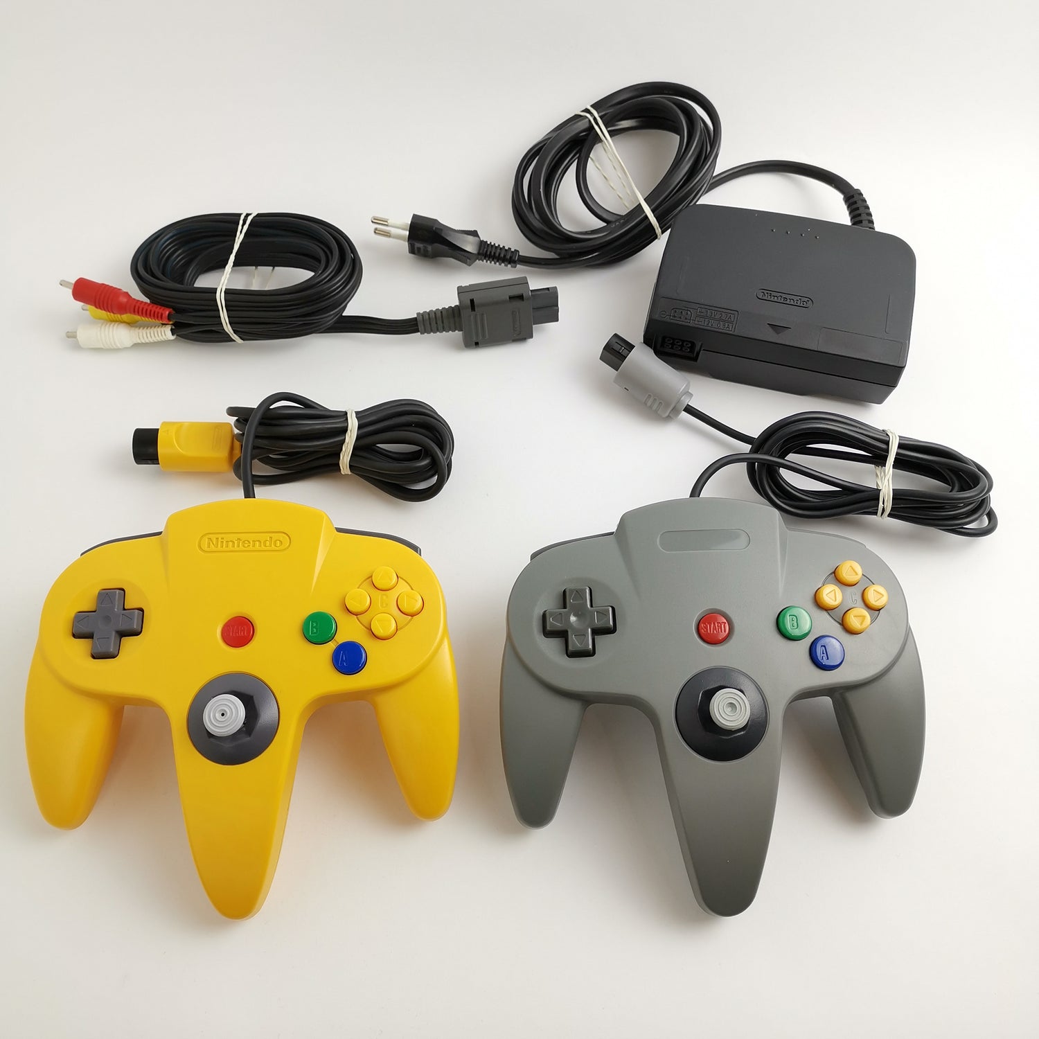 Nintendo 64 console: 2 controllers, connection cable and 4 games | N64 Console