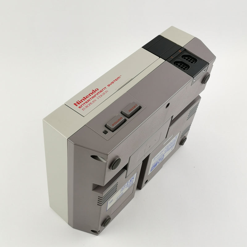 Nintendo NES Konsole mit 4 Controller,  Four Score Adapter, Kabel und 1 Spiel